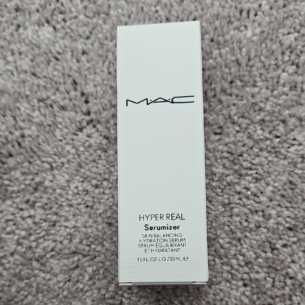 MAC Cosmetics Hyper Real Serumizer